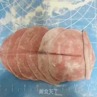 Make Red rose roll step 6