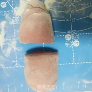Make Red rose roll step 8