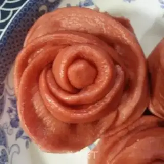 Make Red rose roll step 13