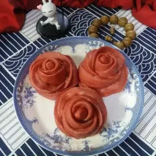 Make Red rose roll step 15