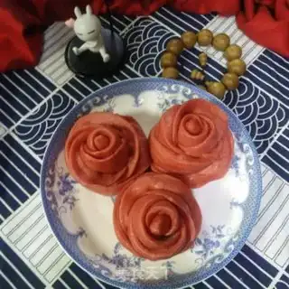 Make Red rose roll step 16