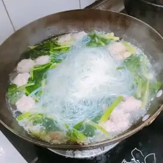 Make Fishball fan soup step 4