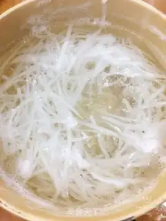 Make The radish lamb soup step 4