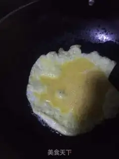 Make Scrambled eggs step 1