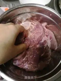 Make Spicy roasted lamb legs step 2