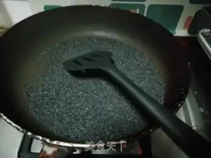 Make walnut sesame cake step 1