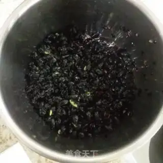 Make Black bean sesame paste step 1