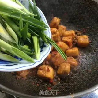 Make Spicy oil and tofu step 7