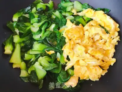 Make Fried eggs with oil step 6