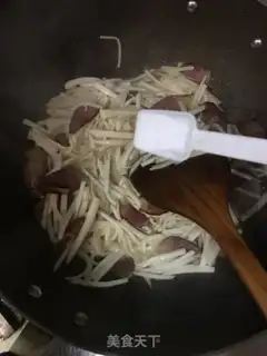 Make The apricot mushrooms are fried with meat step 5