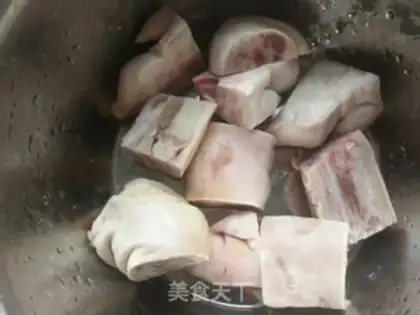Make Spicy roasted pig hoof step 0