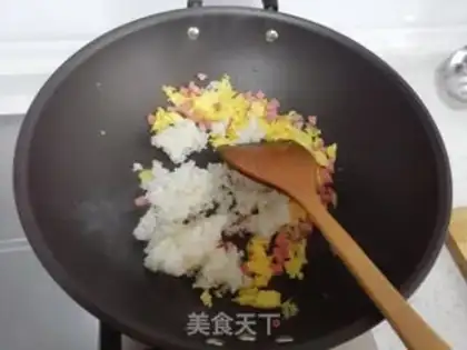 Make Three fresh fried rice step 5