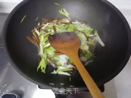 Make Garlic fried beans step 6
