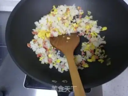 Make Three fresh fried rice step 6