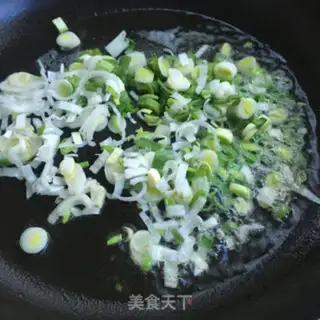 Make Garlic sausage fried rice step 4