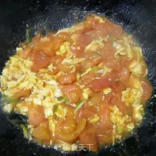 Make Tomato fried eggs step 6