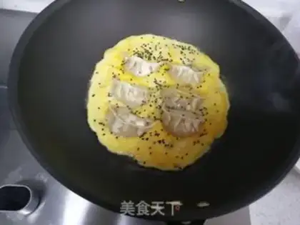 Make Eggs holding dumplings step 5