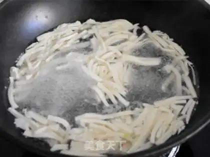 Make Tofu crayfish rice soup step 2
