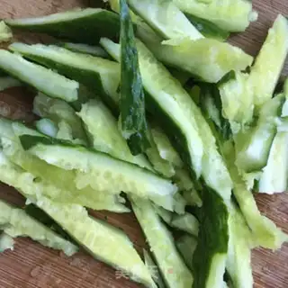 Make Onion silk cucumber step 1