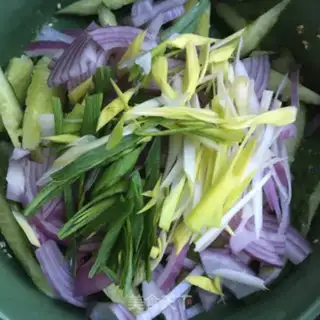 Make Onion silk cucumber step 2