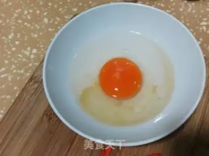 Make Crushed carrot fried eggs step 3