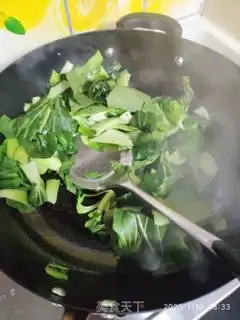 Make The greens are fried with noodles step 2