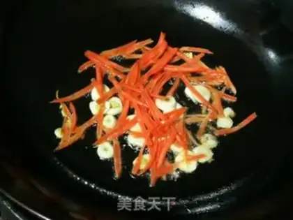 Make Crushed carrot fried eggs step 5