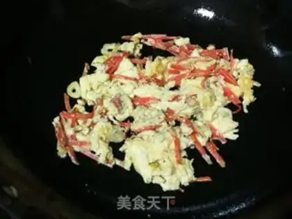 Make Crushed carrot fried eggs step 6