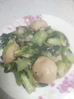 Make The greens are fried with noodles step 4