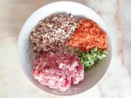 Make Flowers with expensive egg rolls step 0