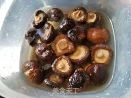 Make Weenie mushroom steam chicken step 0