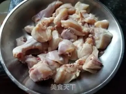 Make Weenie mushroom steam chicken step 1
