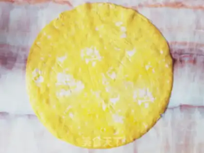 Make Flowers with expensive egg rolls step 5