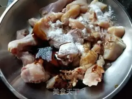 Make Weenie mushroom steam chicken step 2