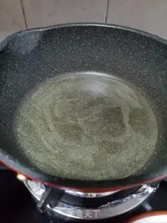 Make Fried prawn omelet step 4