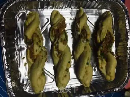 Make Onion pine bun step 10