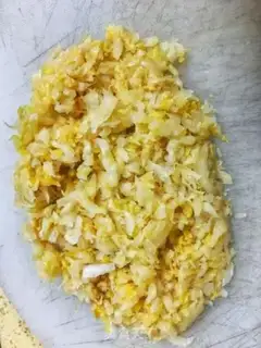 Make Northeast sour pork dumplings step 4