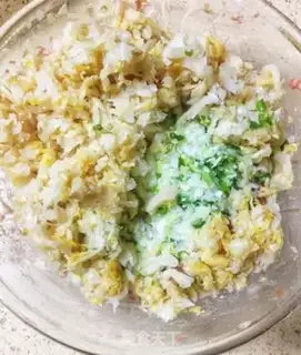 Make Northeast sour pork dumplings step 12