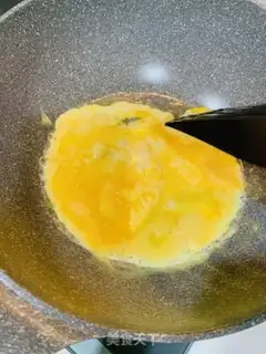 Make cucumber fried eggs step 1