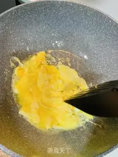 Make cucumber fried eggs step 2