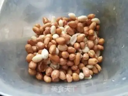 Make Peanut chicken claw soup step 0