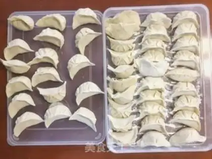 Make Northeast sour pork dumplings step 18
