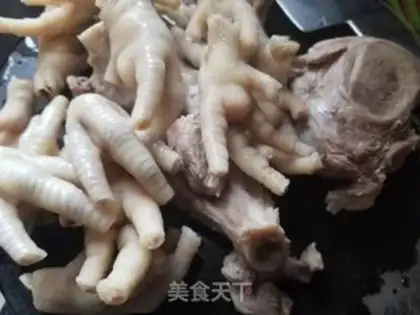 Make Peanut chicken claw soup step 3