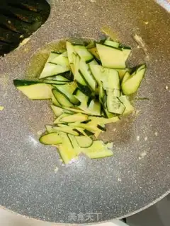 Make cucumber fried eggs step 5