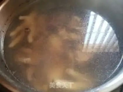 Make Peanut chicken claw soup step 7