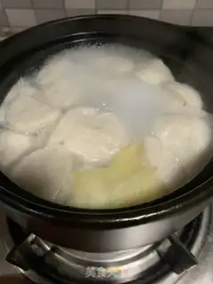 Make Two mushrooms of jade fish round soup step 3