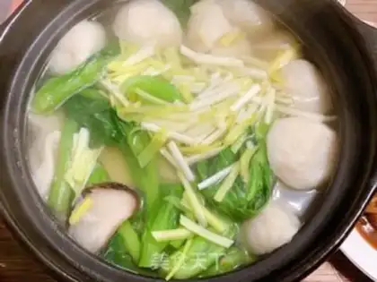 Make Two mushrooms of jade fish round soup step 5
