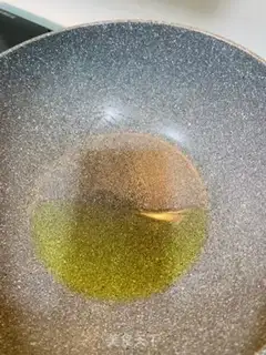 Make Celery leaves and tofu step 1