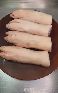 Make Soy pig hoofs step 0