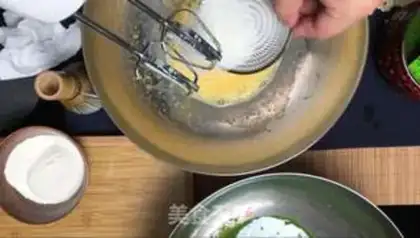 Make Tea lava-flowing cupcakes step 2